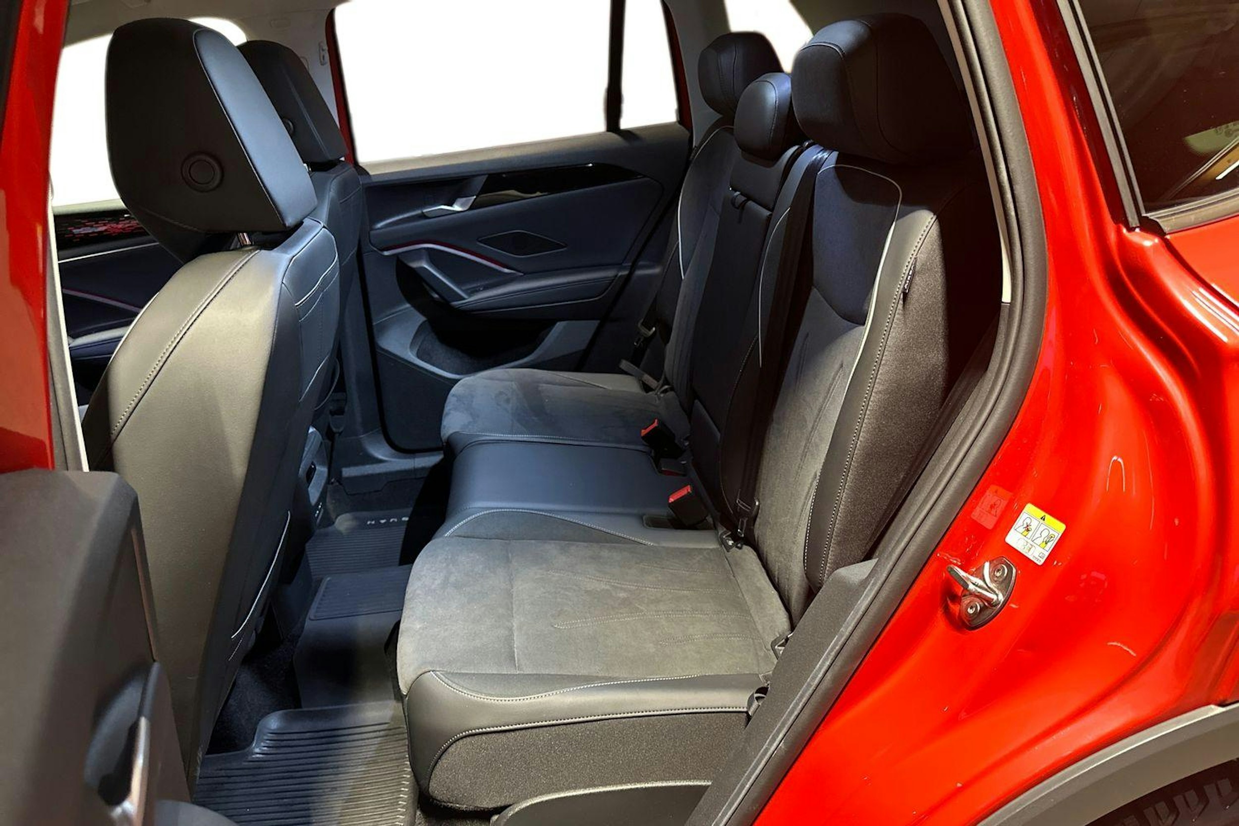 oranssi Volkswagen Tiguan 2024 kuva 10.