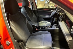 oranssi Volkswagen Tiguan 2024 kuva 14.