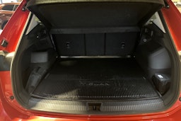 oranssi Volkswagen Tiguan 2024 kuva 17.