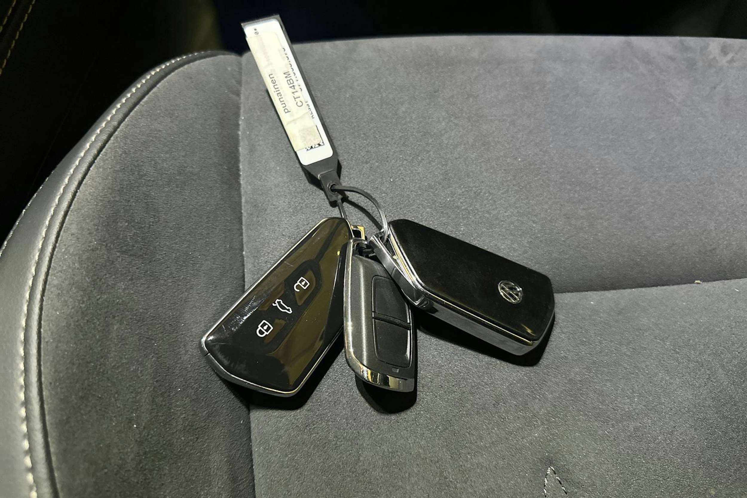 oranssi Volkswagen Tiguan 2024 kuva 27.