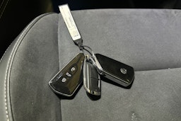 oranssi Volkswagen Tiguan 2024 kuva 27.