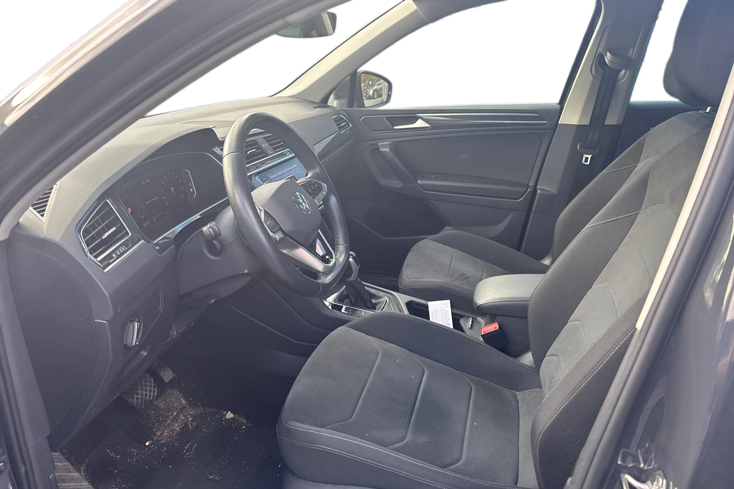 harmaa Volkswagen Tiguan 2024 kuva 3.