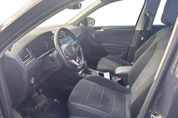 harmaa Volkswagen Tiguan 2024 kuva 3.