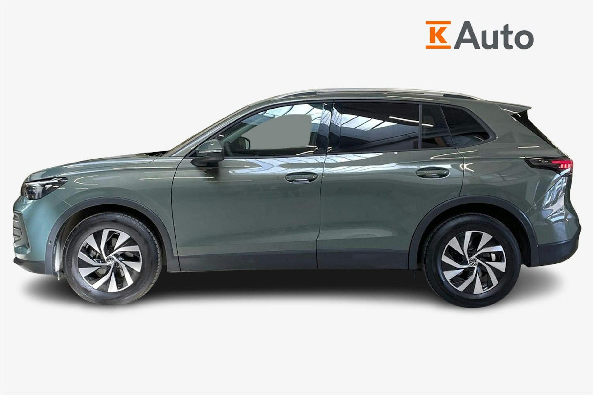 vihreä Volkswagen Tiguan 2024 kuva 6.