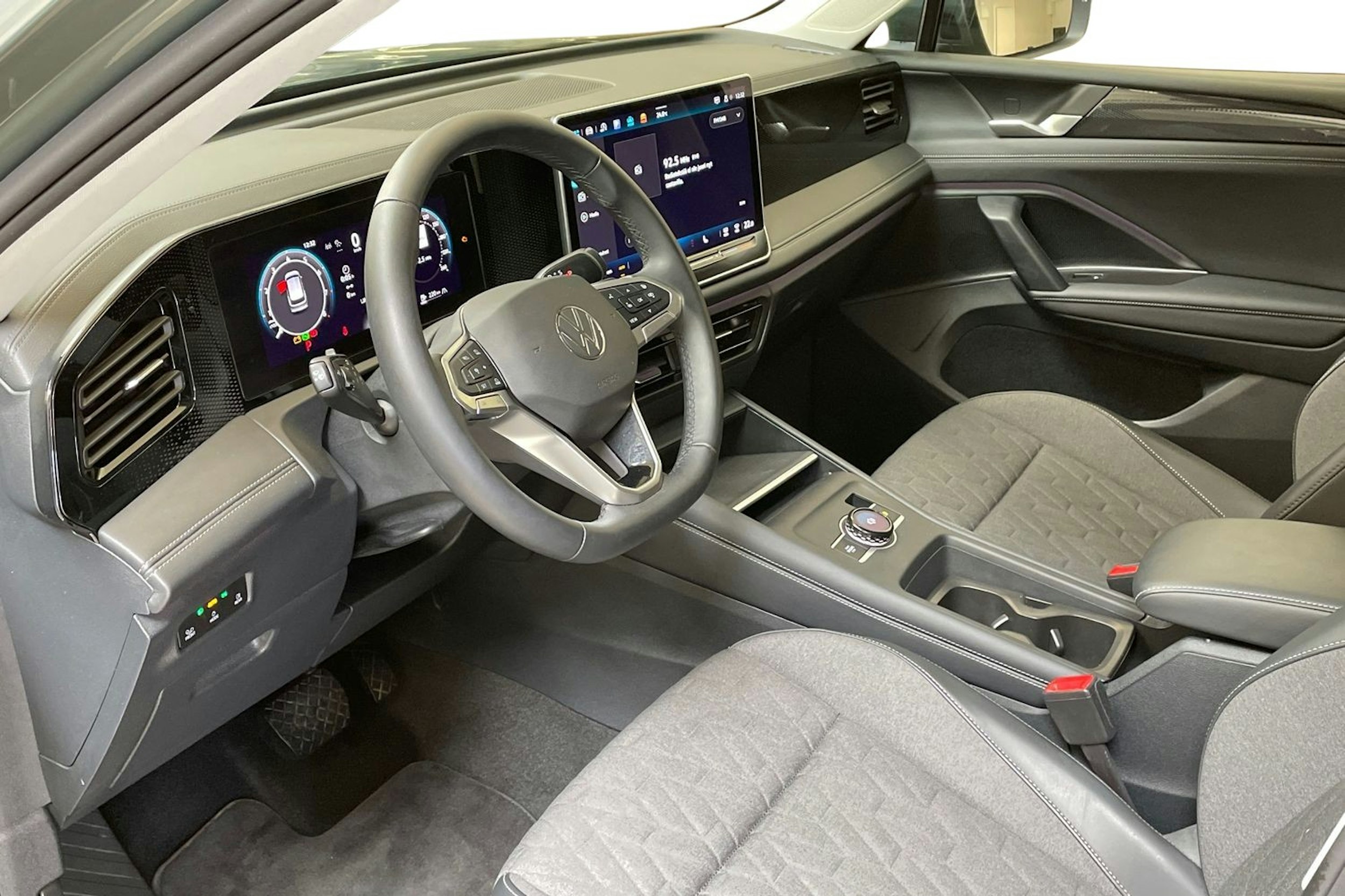 vihreä Volkswagen Tiguan 2024 kuva 7.