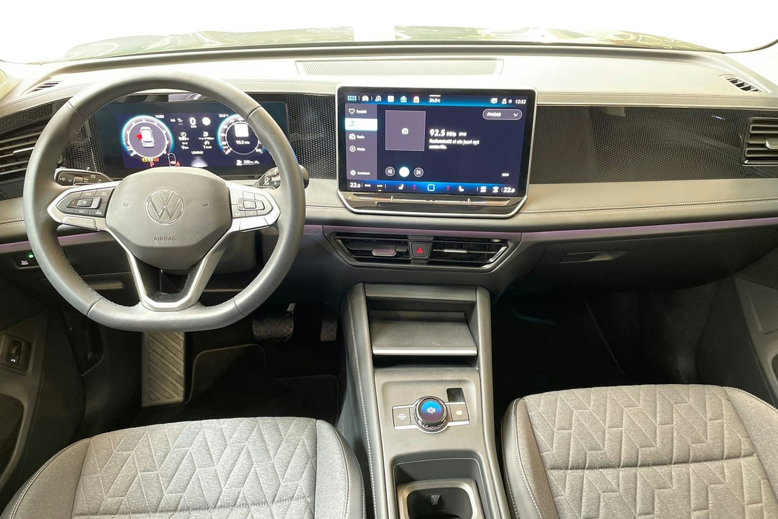 vihreä Volkswagen Tiguan 2024 kuva 9.
