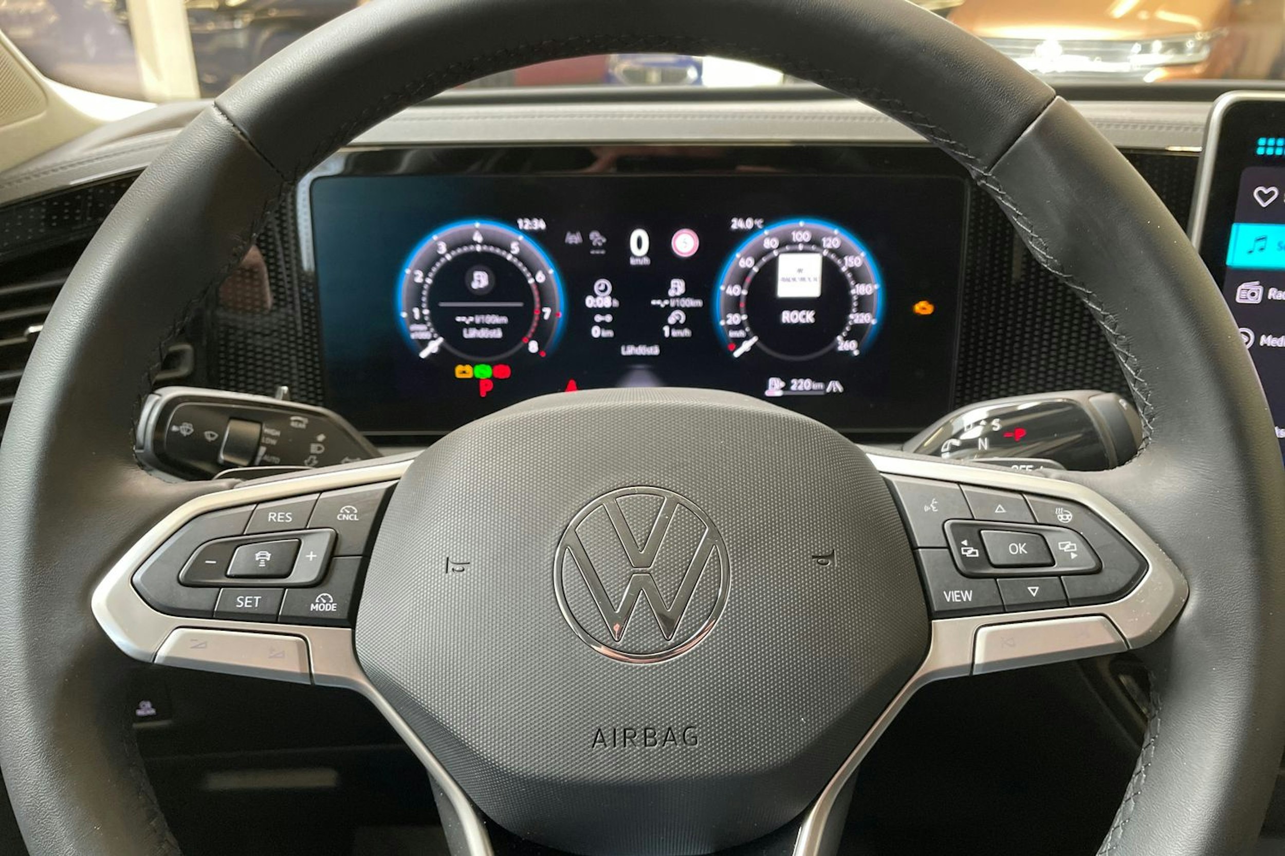 vihreä Volkswagen Tiguan 2024 kuva 16.