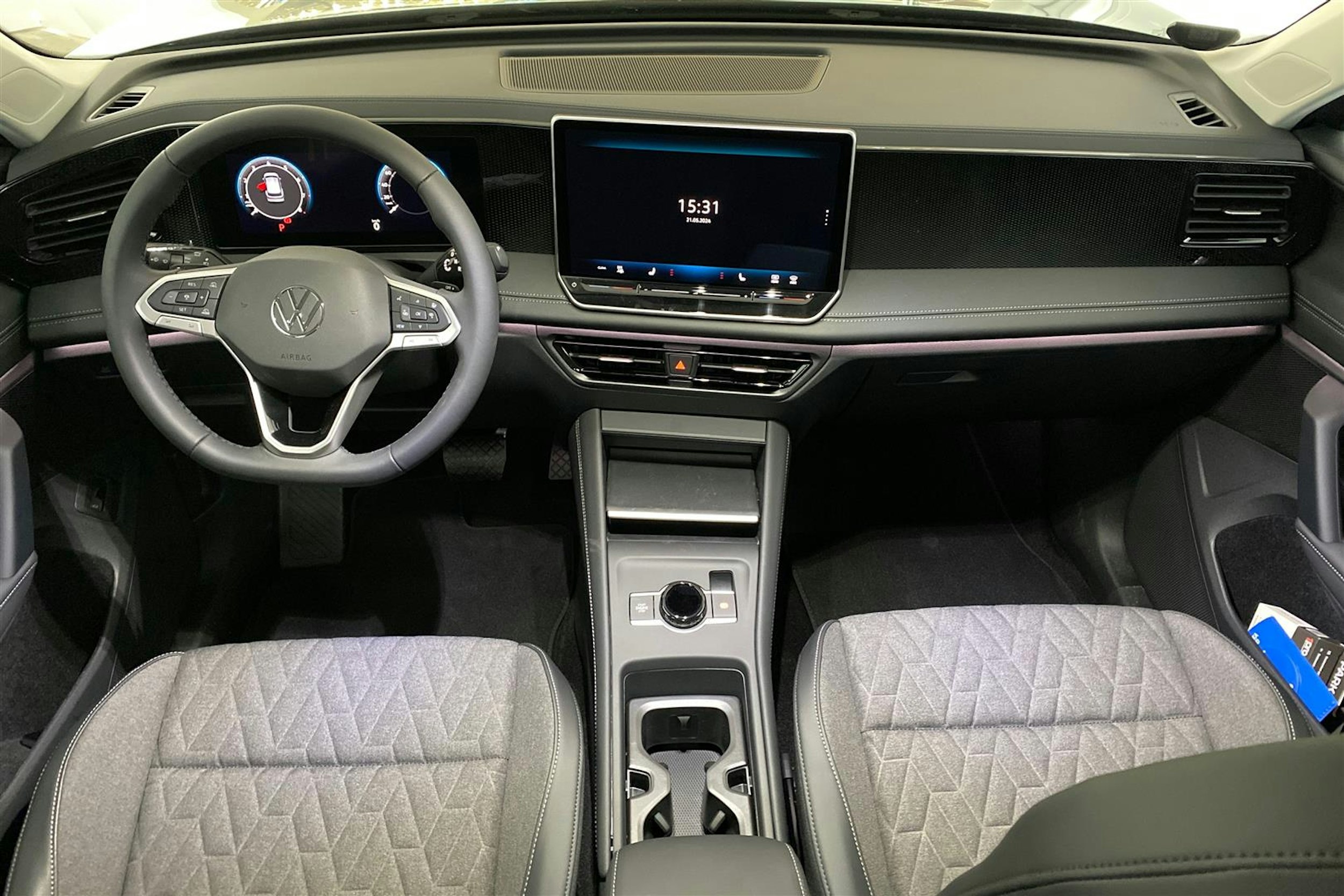 harmaa Volkswagen Tiguan 2024 kuva 6.