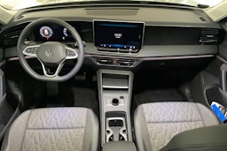 harmaa Volkswagen Tiguan 2024 kuva 6.