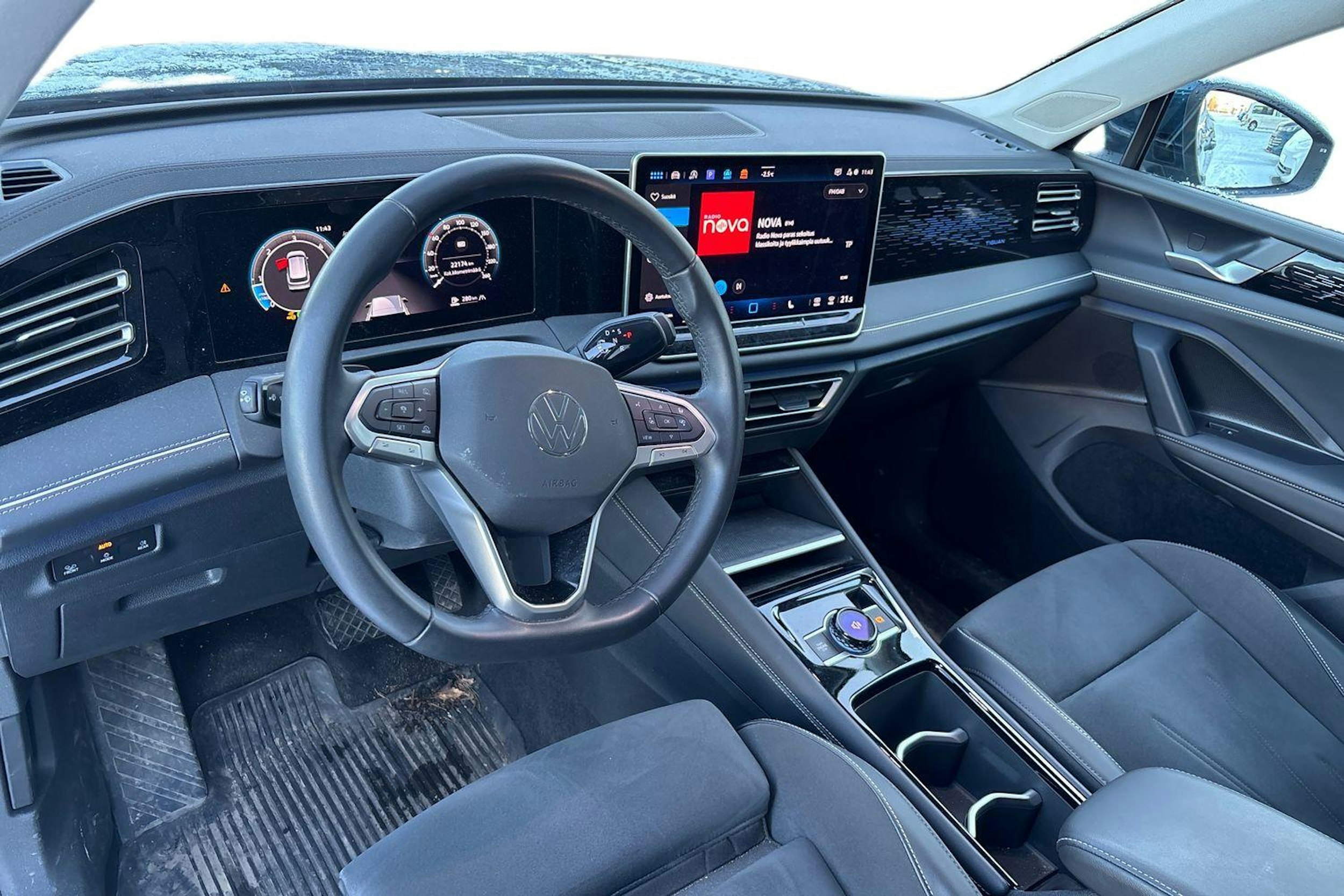 Sininen Volkswagen Tiguan 2024 kuva 3.