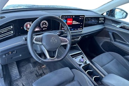 Sininen Volkswagen Tiguan 2024 kuva 3.