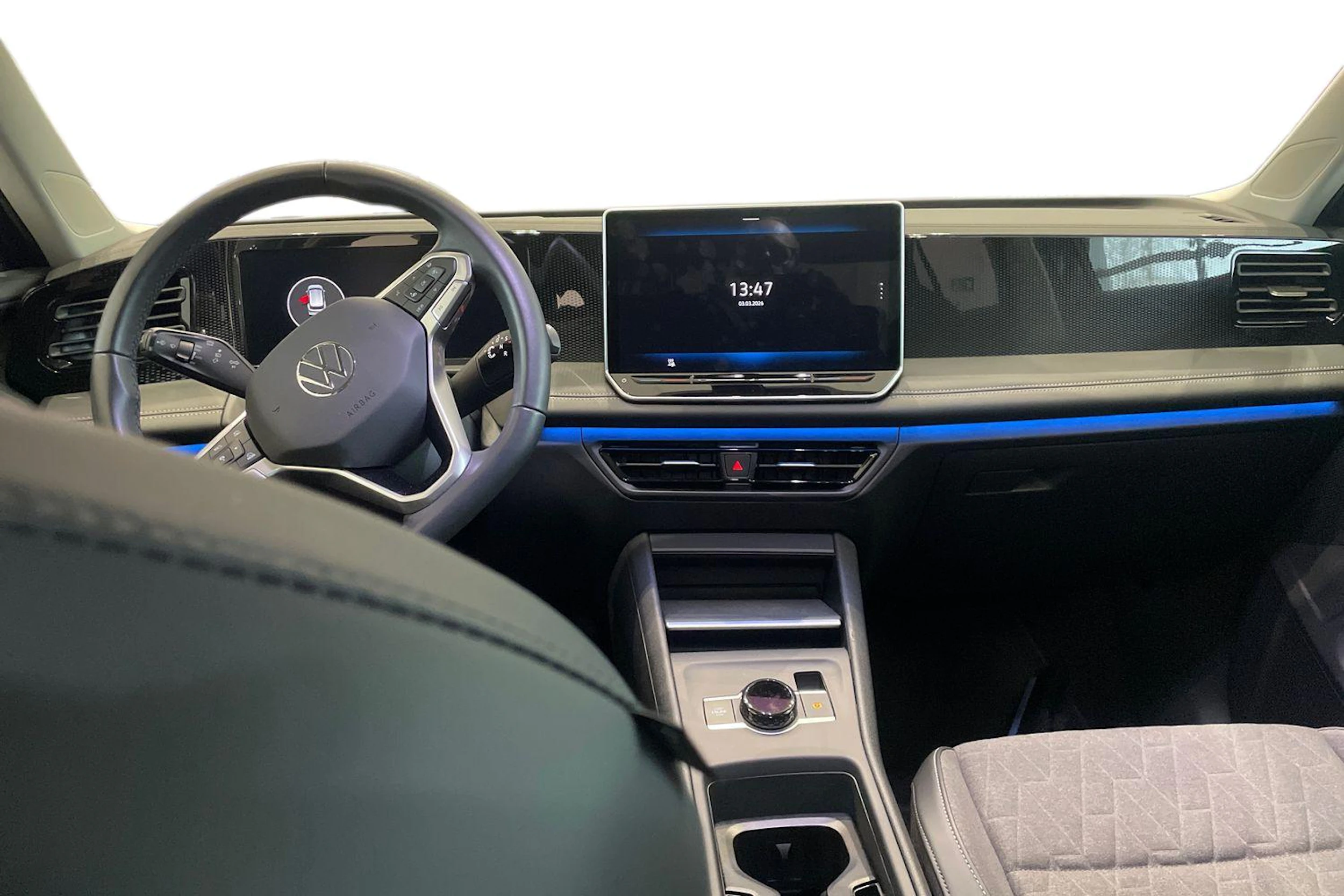 oranssi Volkswagen Tiguan 2024 kuva 7.