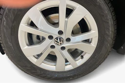 oranssi Volkswagen Tiguan 2024 kuva 9.