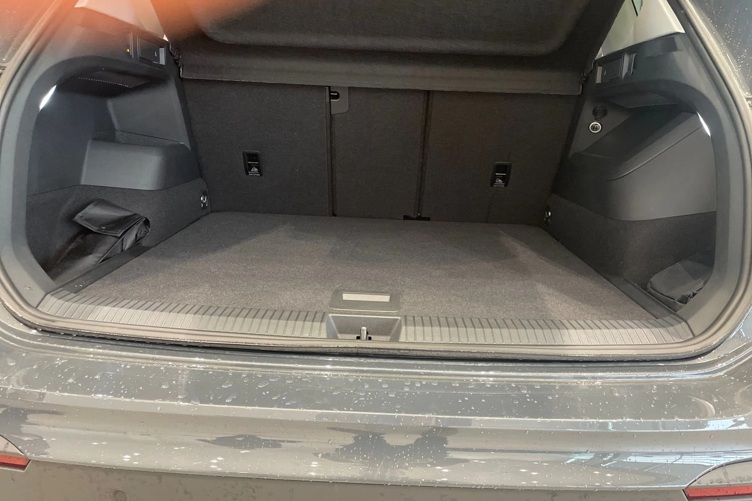 oranssi Volkswagen Tiguan 2024 kuva 11.