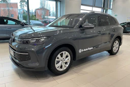 oranssi Volkswagen Tiguan 2024 kuva 14.