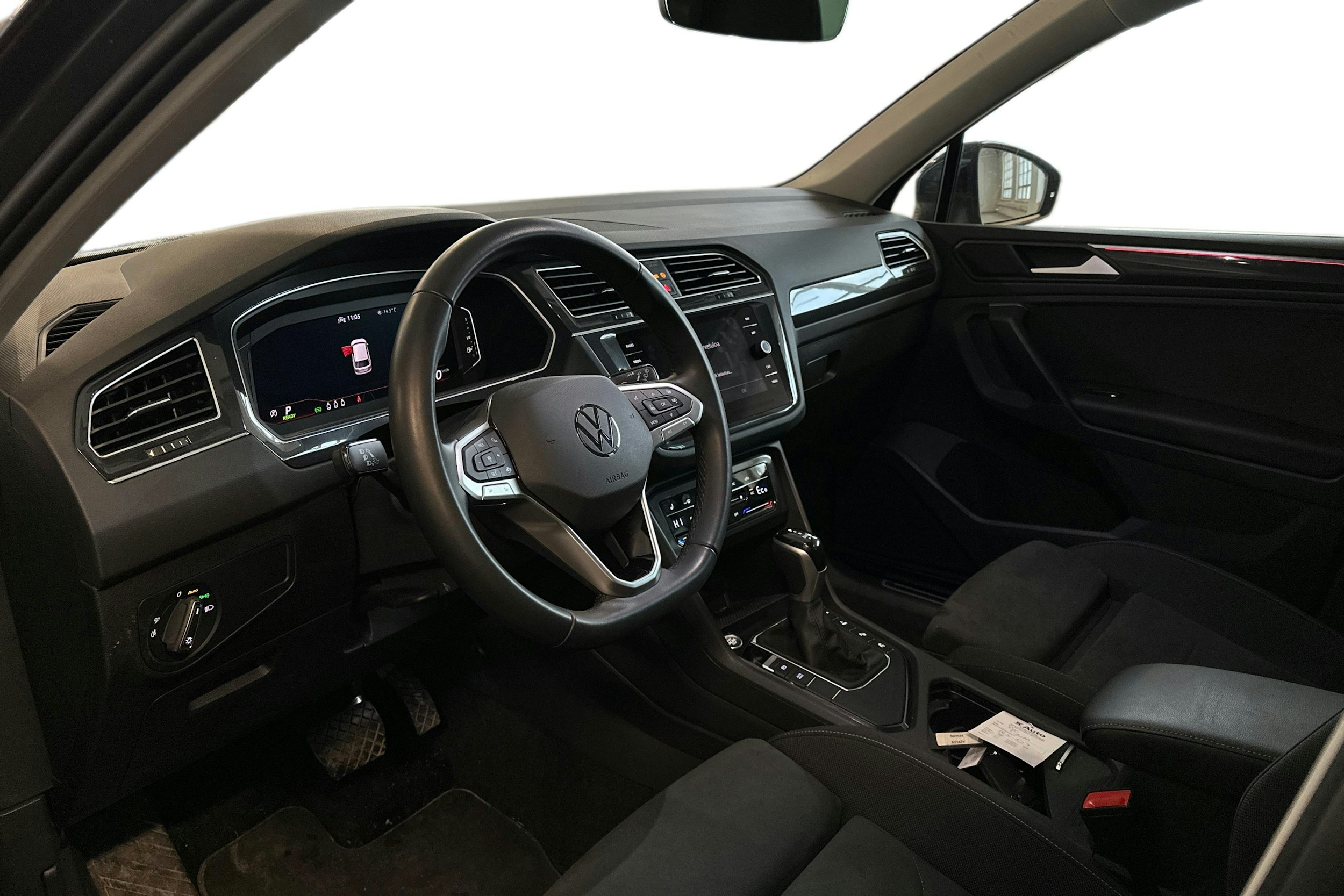 harmaa Volkswagen Tiguan 2024 kuva 3.