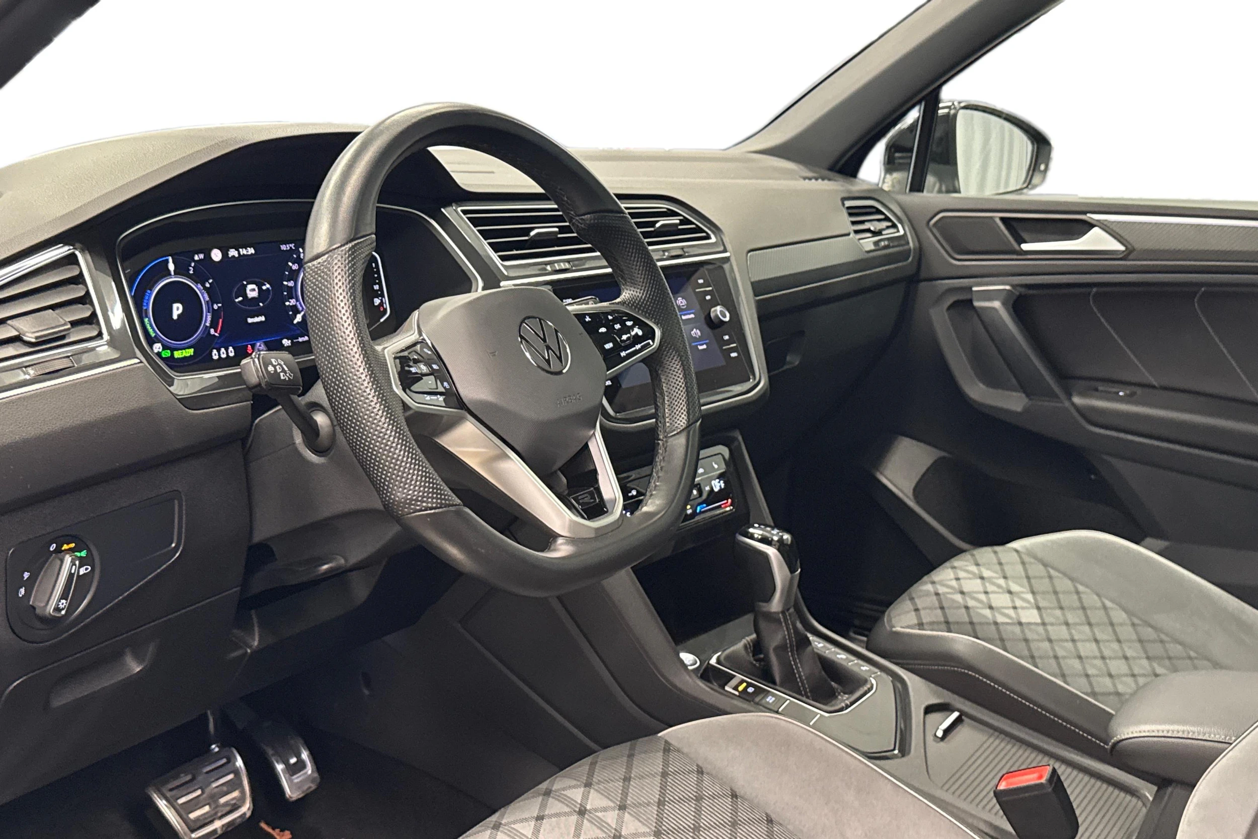 musta Volkswagen Tiguan 2024 kuva 6.
