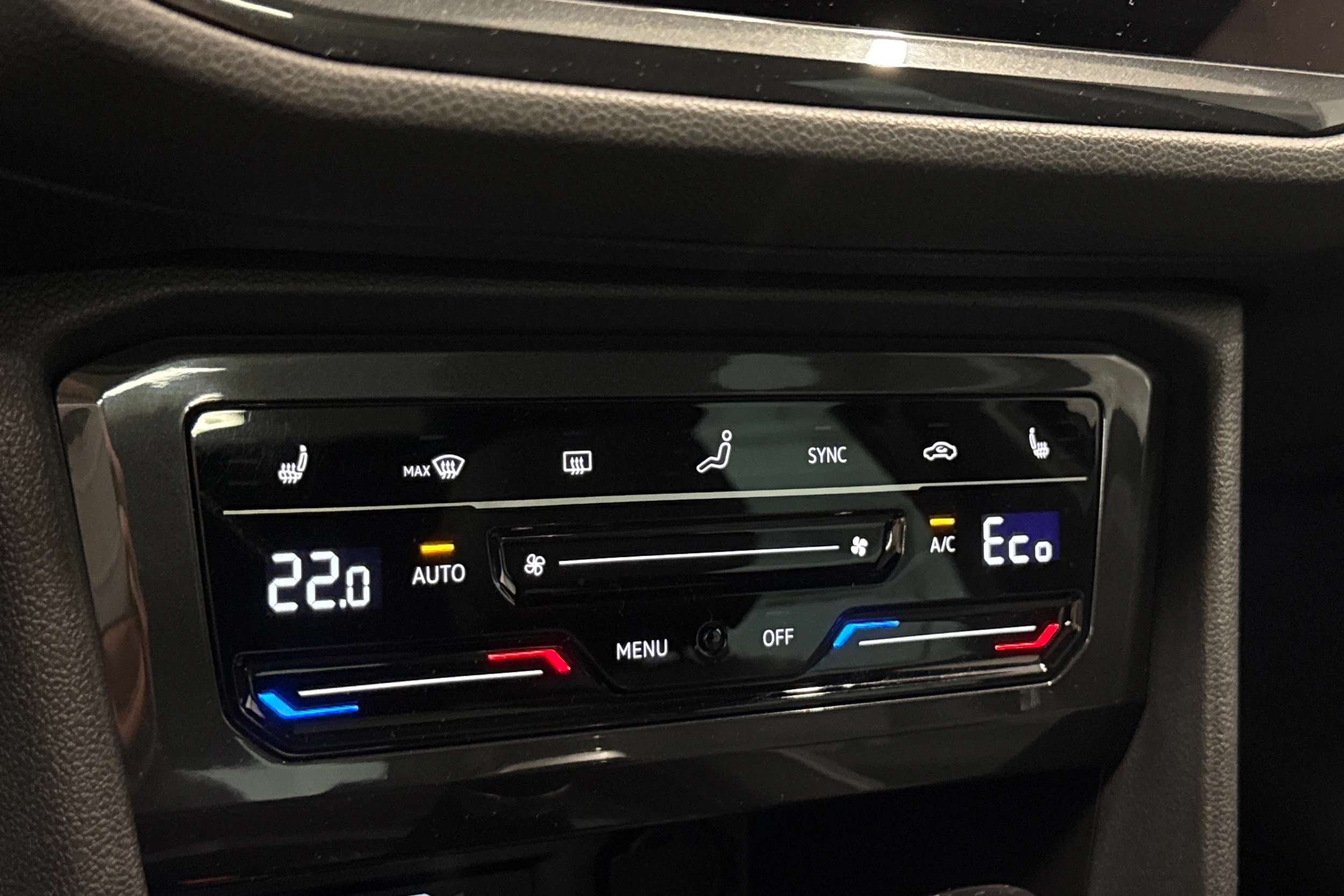 musta Volkswagen Tiguan 2024 kuva 19.