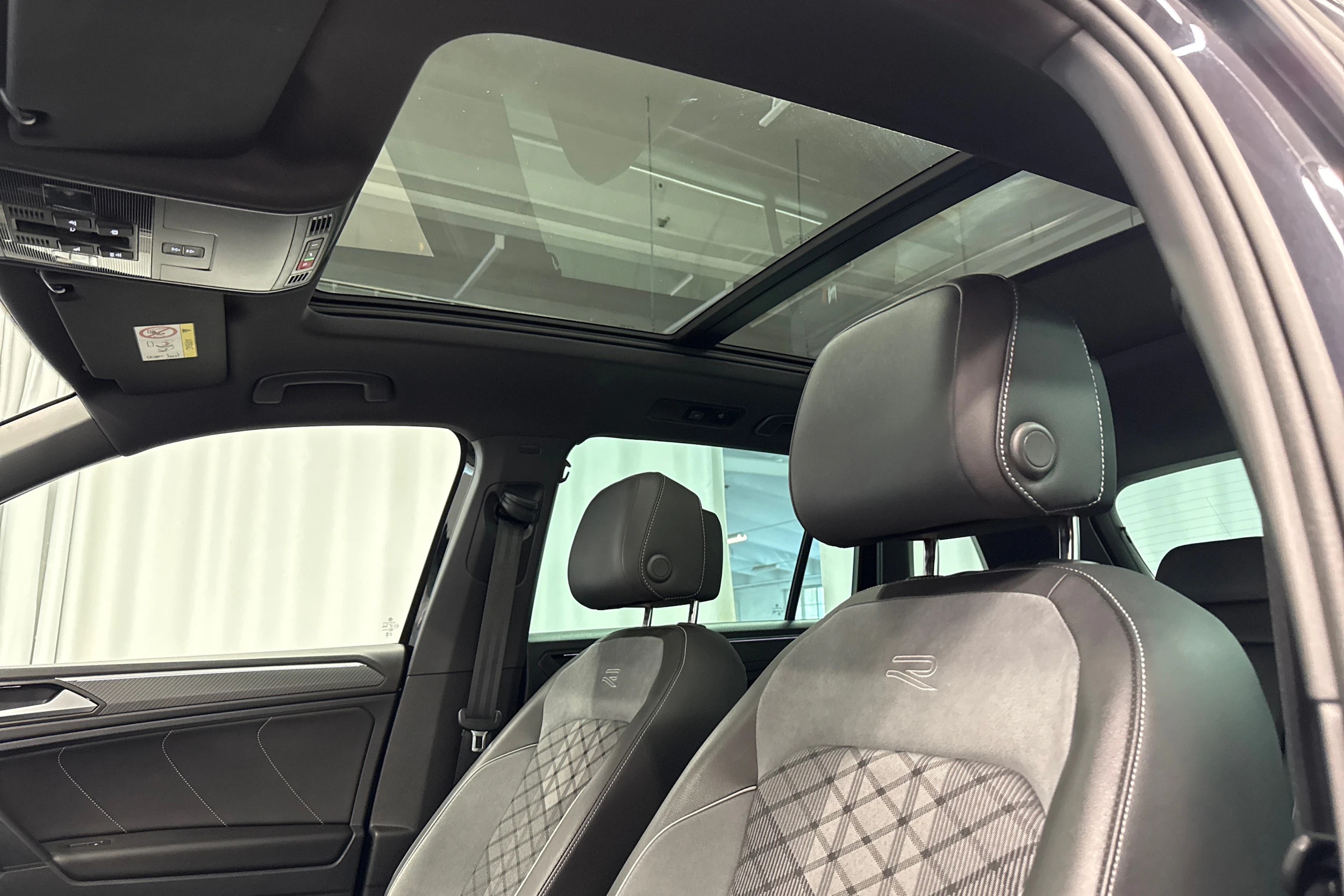 musta Volkswagen Tiguan 2024 kuva 22.
