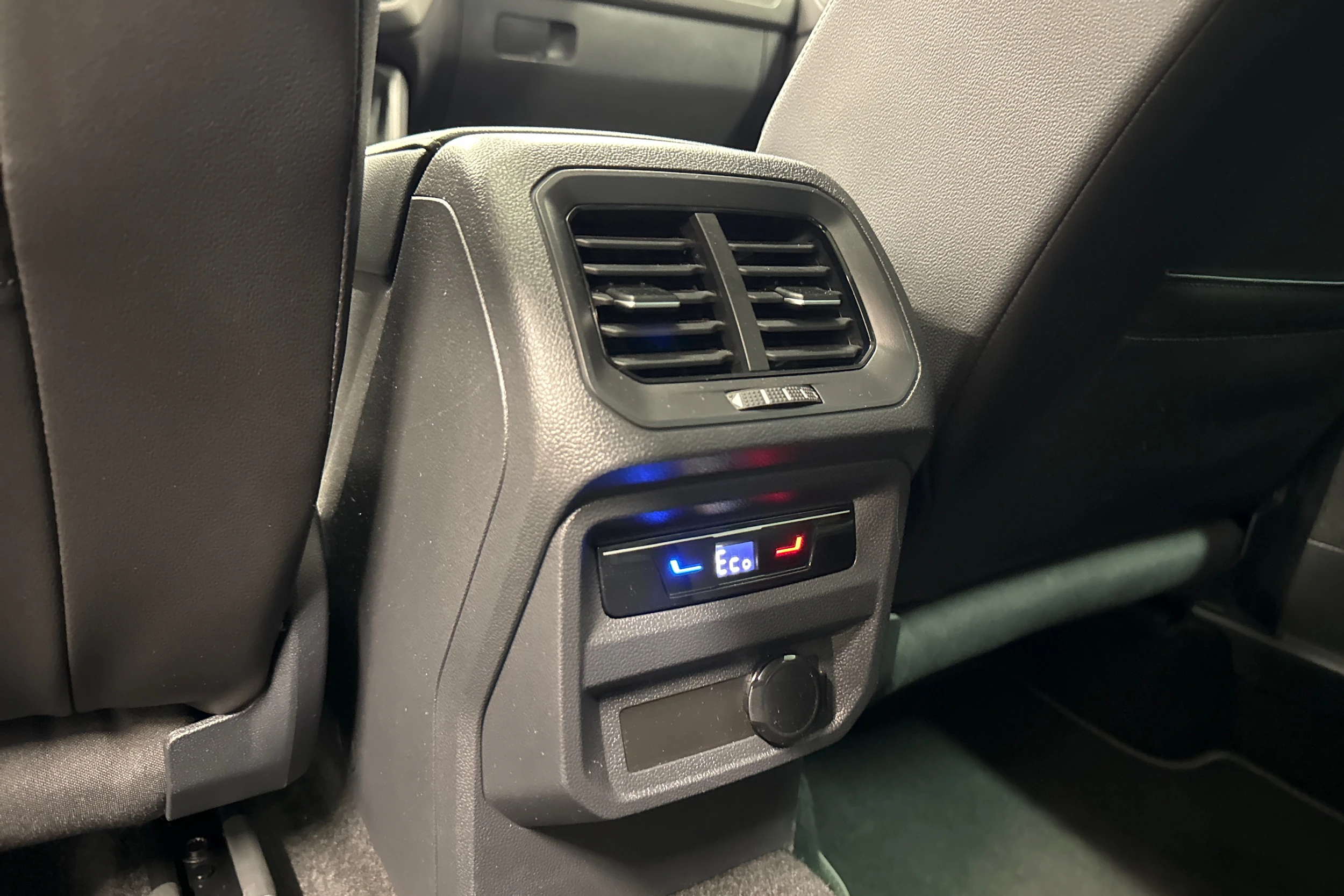 musta Volkswagen Tiguan 2024 kuva 24.