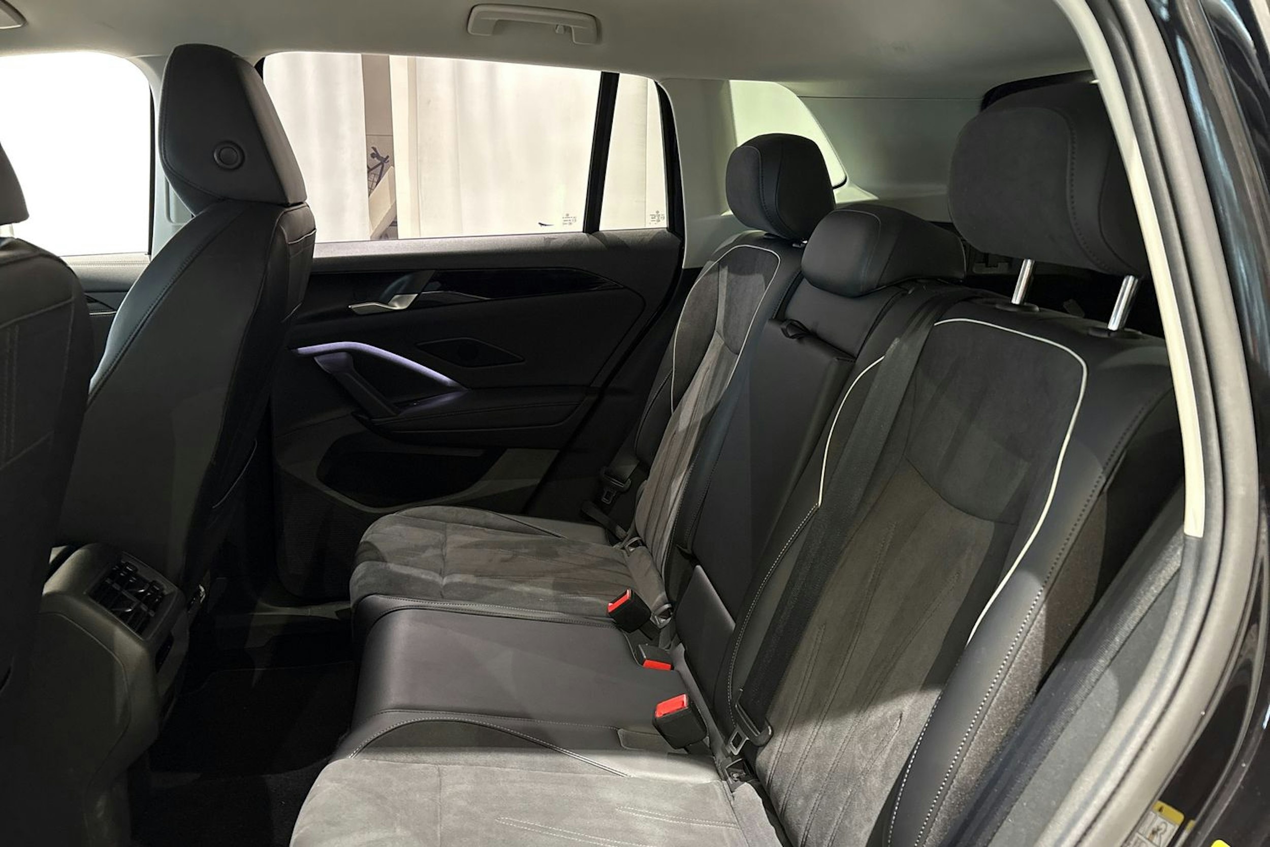 musta Volkswagen Tiguan 2024 kuva 18.