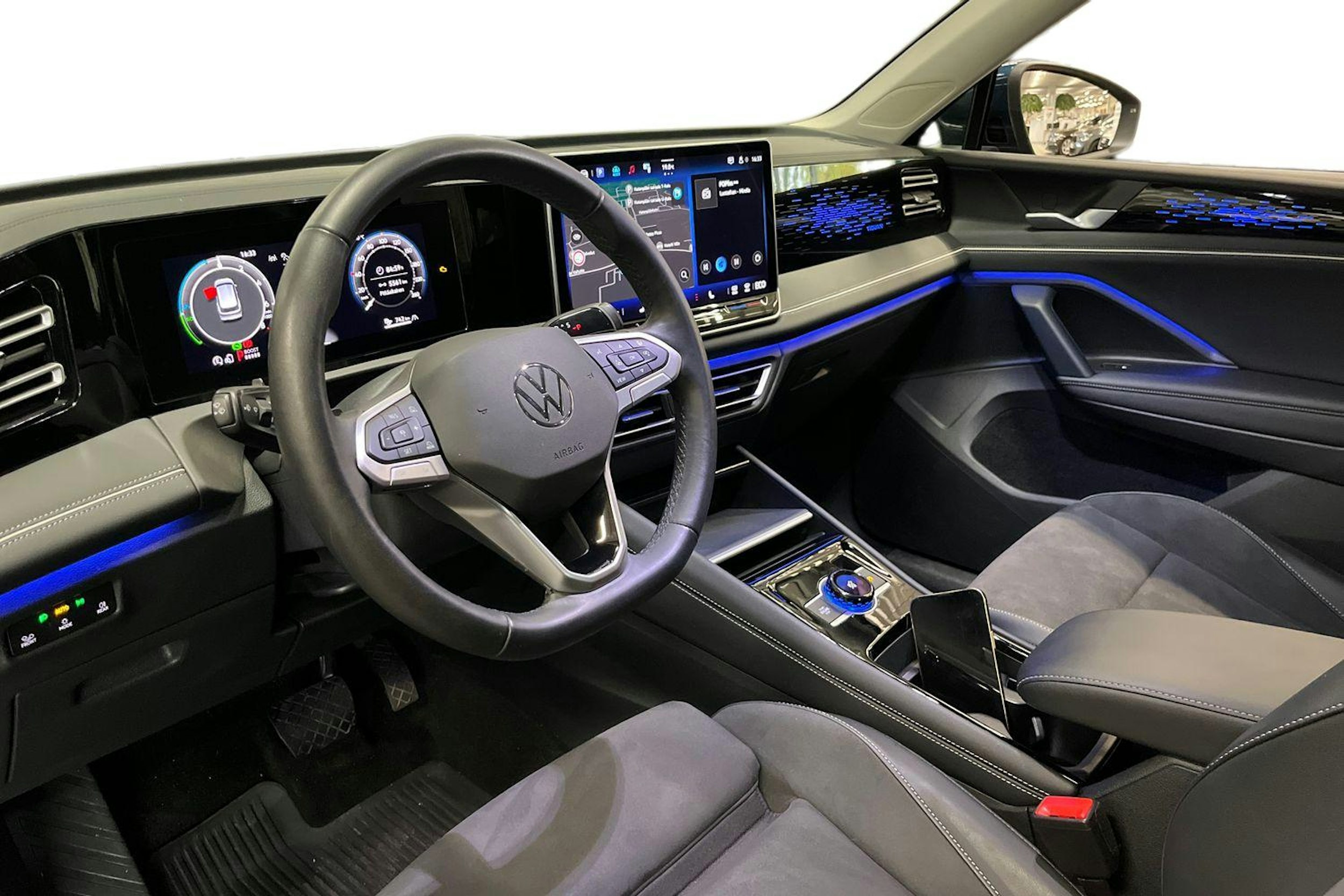 sininen Volkswagen Tiguan 2024 kuva 3.