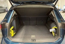 sininen Volkswagen Tiguan 2024 kuva 11.