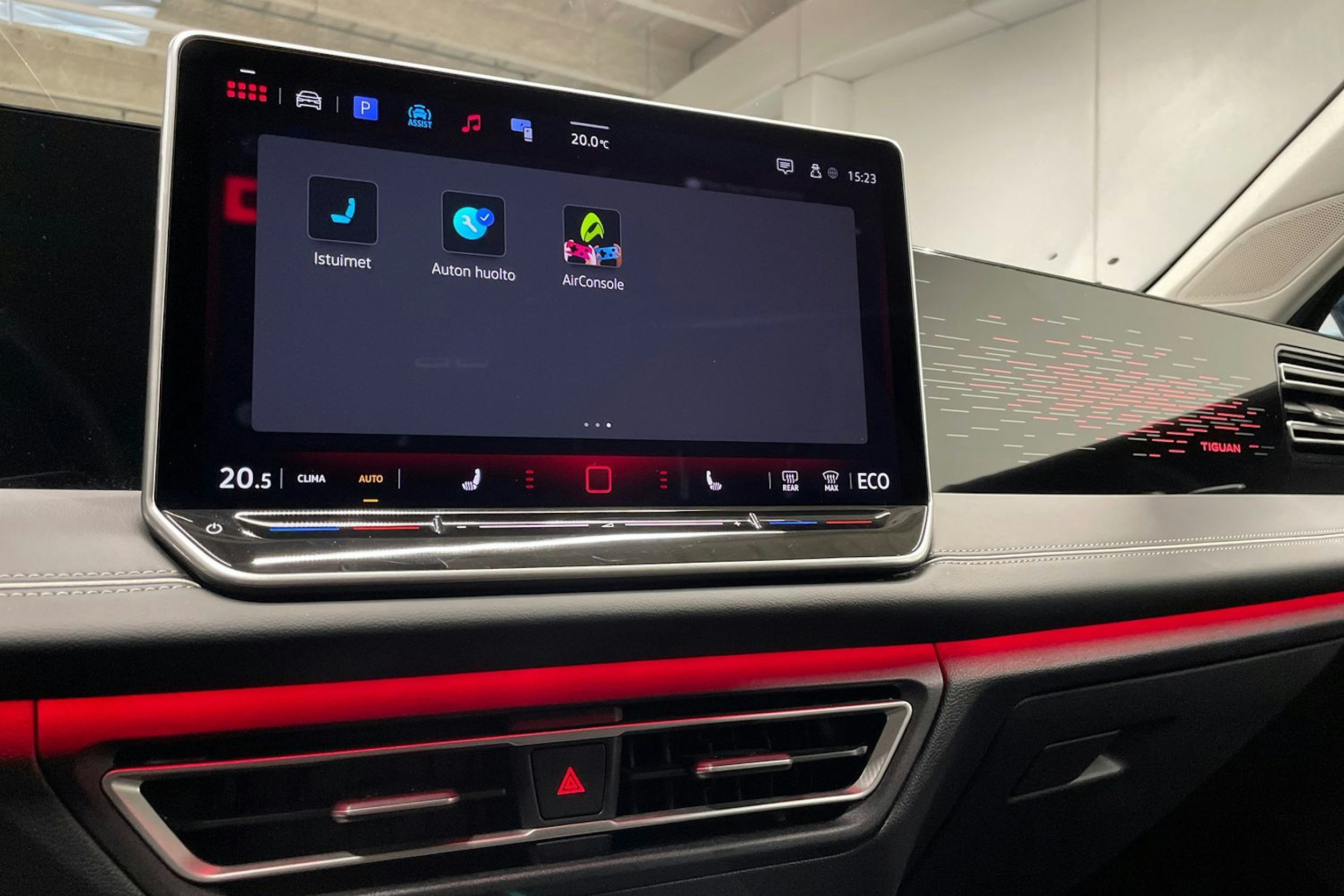 sininen Volkswagen Tiguan 2024 kuva 18.