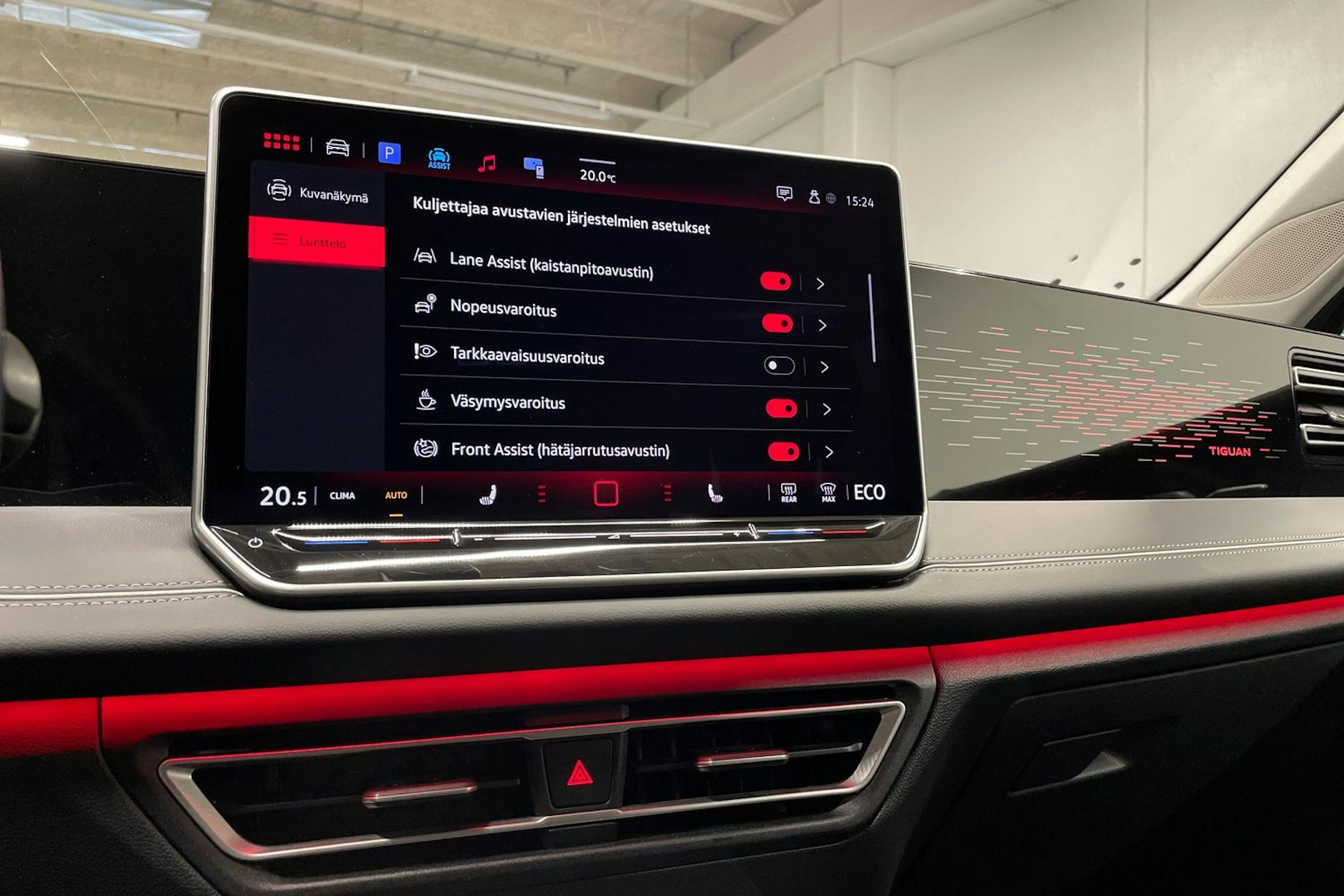 sininen Volkswagen Tiguan 2024 kuva 21.