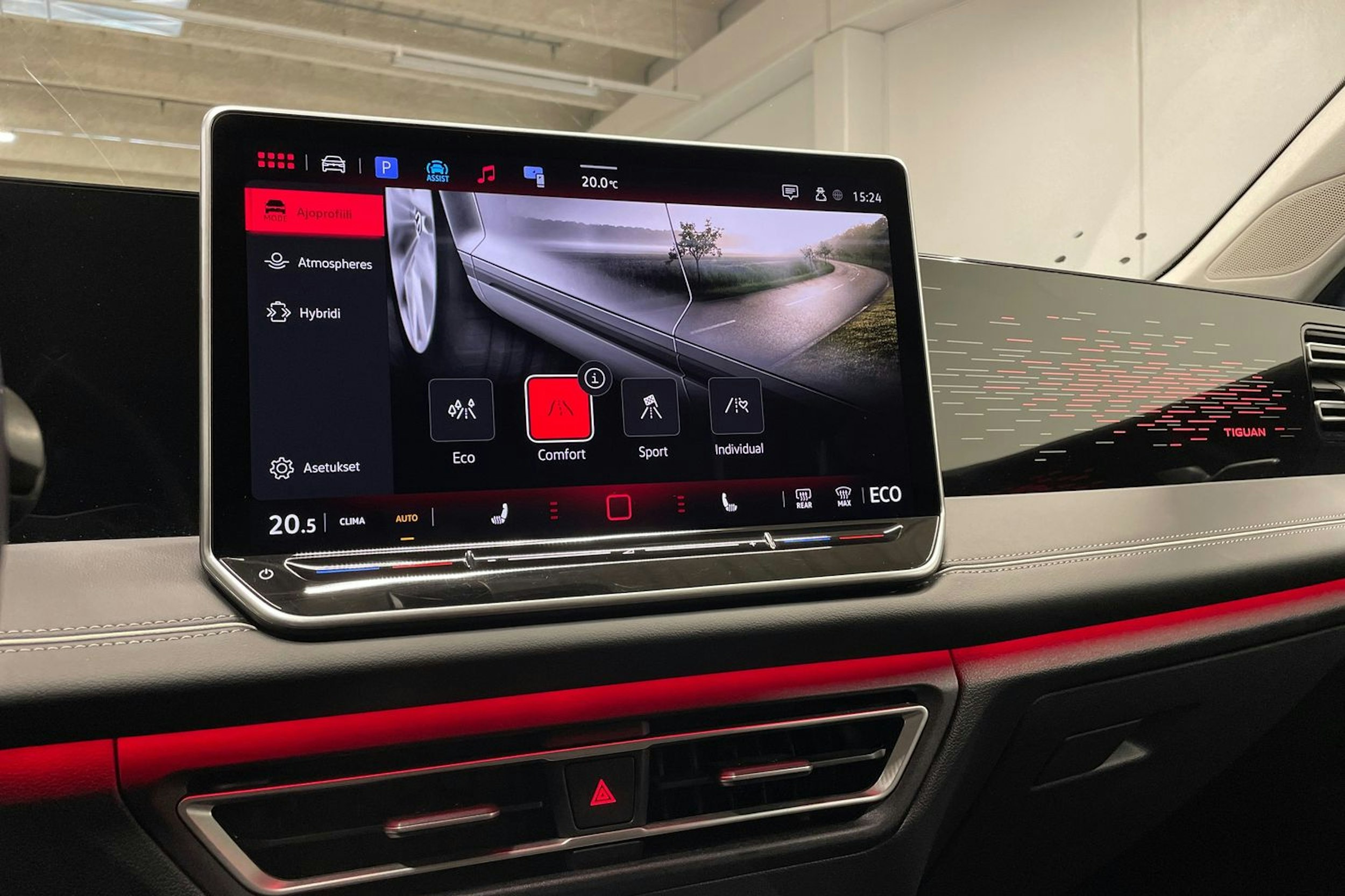 sininen Volkswagen Tiguan 2024 kuva 22.