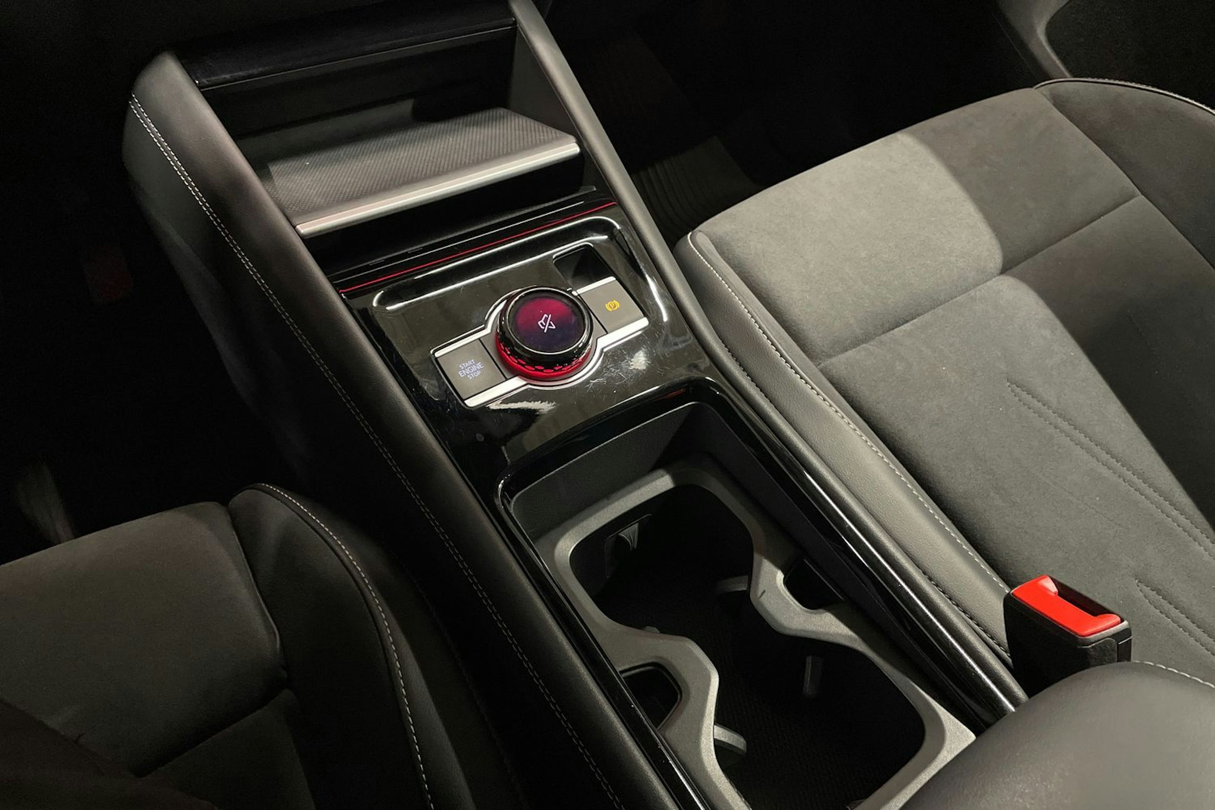 sininen Volkswagen Tiguan 2024 kuva 23.