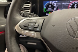 sininen Volkswagen Tiguan 2024 kuva 25.