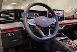 sininen Volkswagen Tiguan 2024 kuva 29.