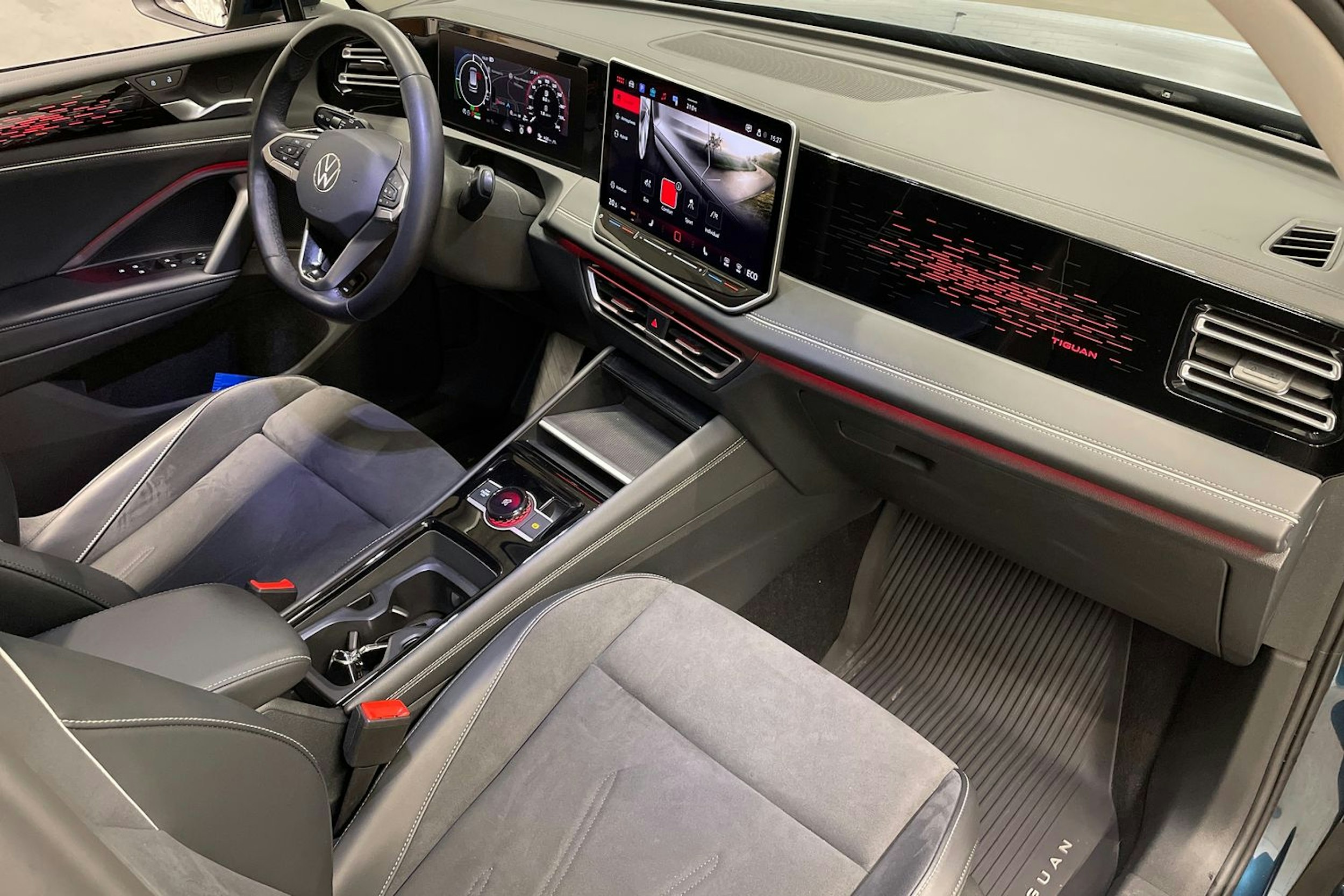 sininen Volkswagen Tiguan 2024 kuva 31.