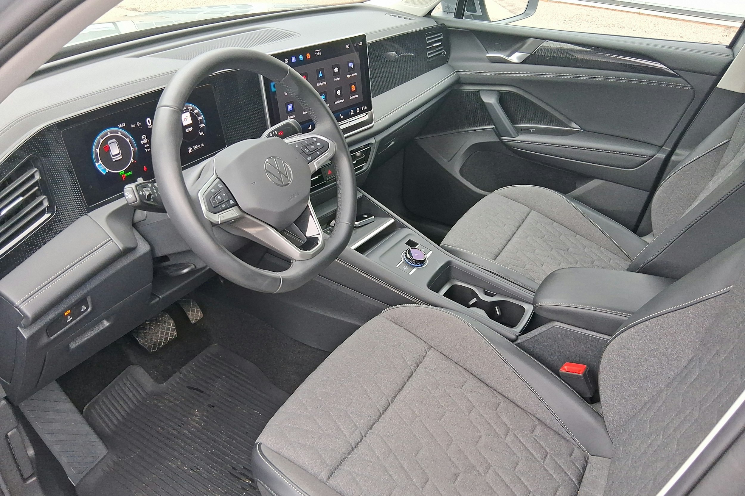 harmaa Volkswagen Tiguan 2024 kuva 6.