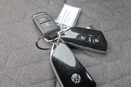 harmaa Volkswagen Tiguan 2024 kuva 11.