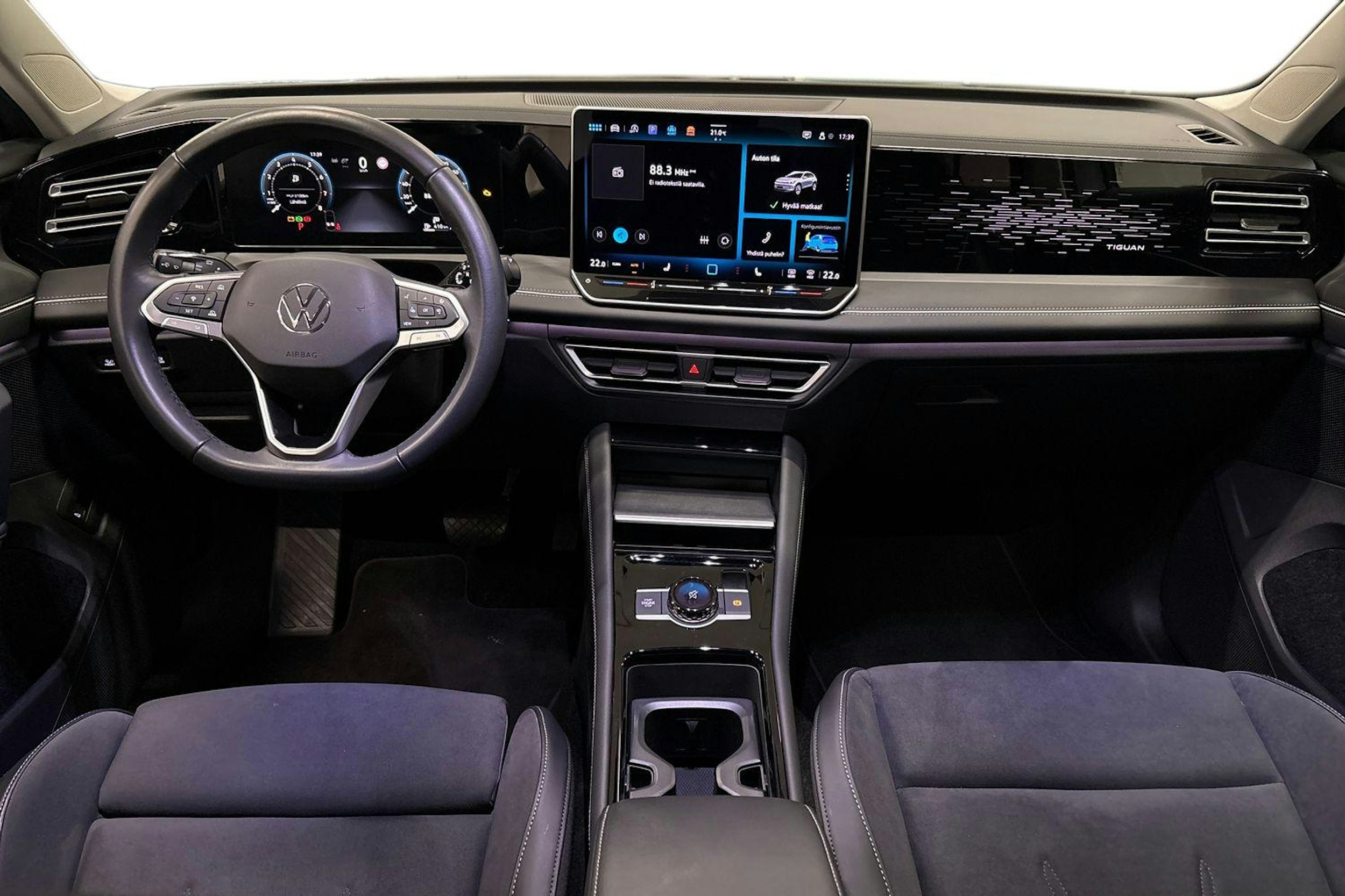 harmaa Volkswagen Tiguan 2024 kuva 8.