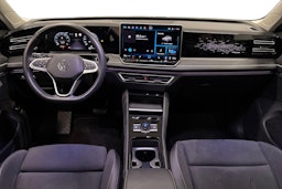 harmaa Volkswagen Tiguan 2024 kuva 8.