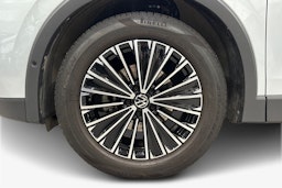 harmaa Volkswagen Tiguan 2024 kuva 9.