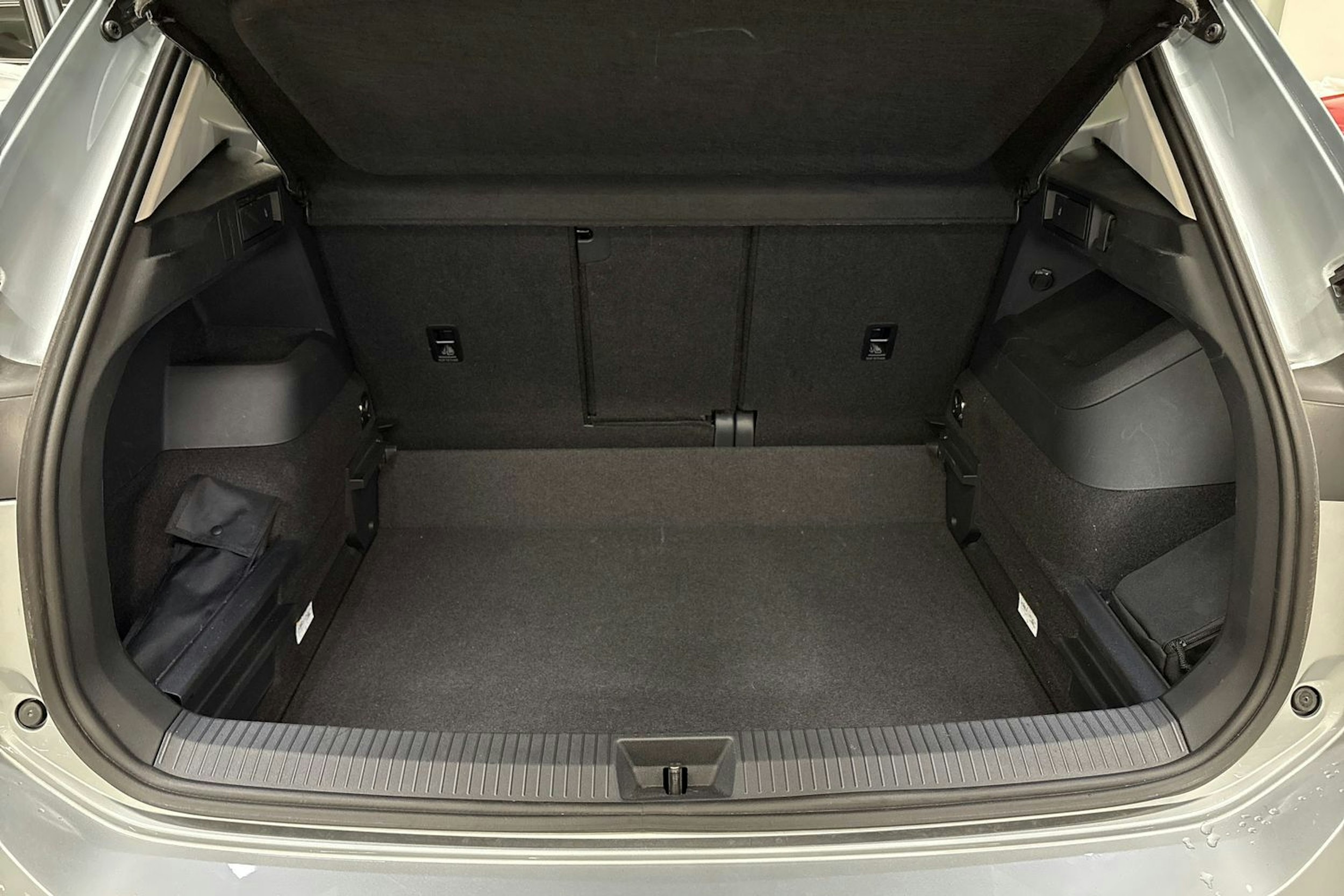 harmaa Volkswagen Tiguan 2024 kuva 16.