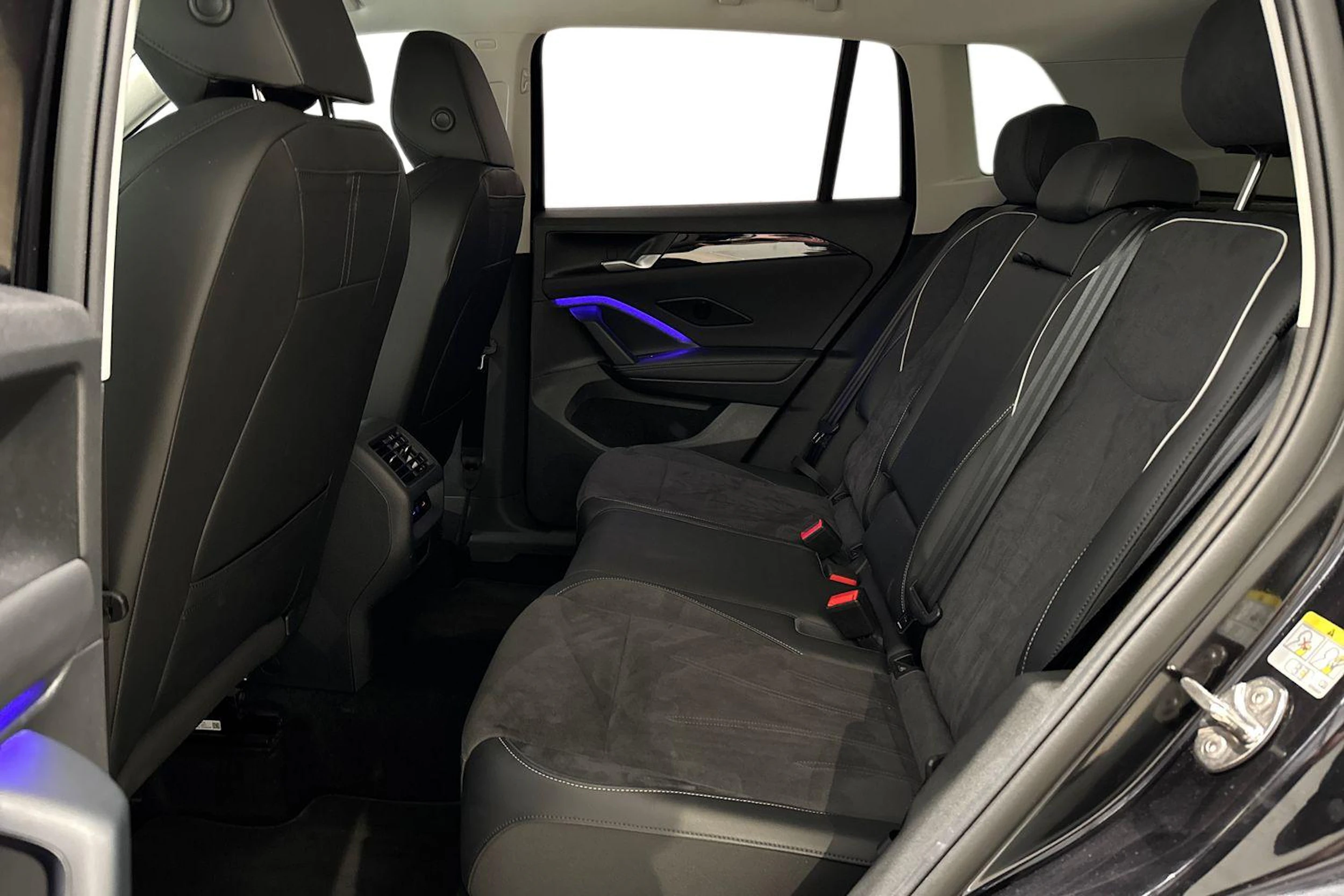 musta Volkswagen Tiguan 2024 kuva 11.