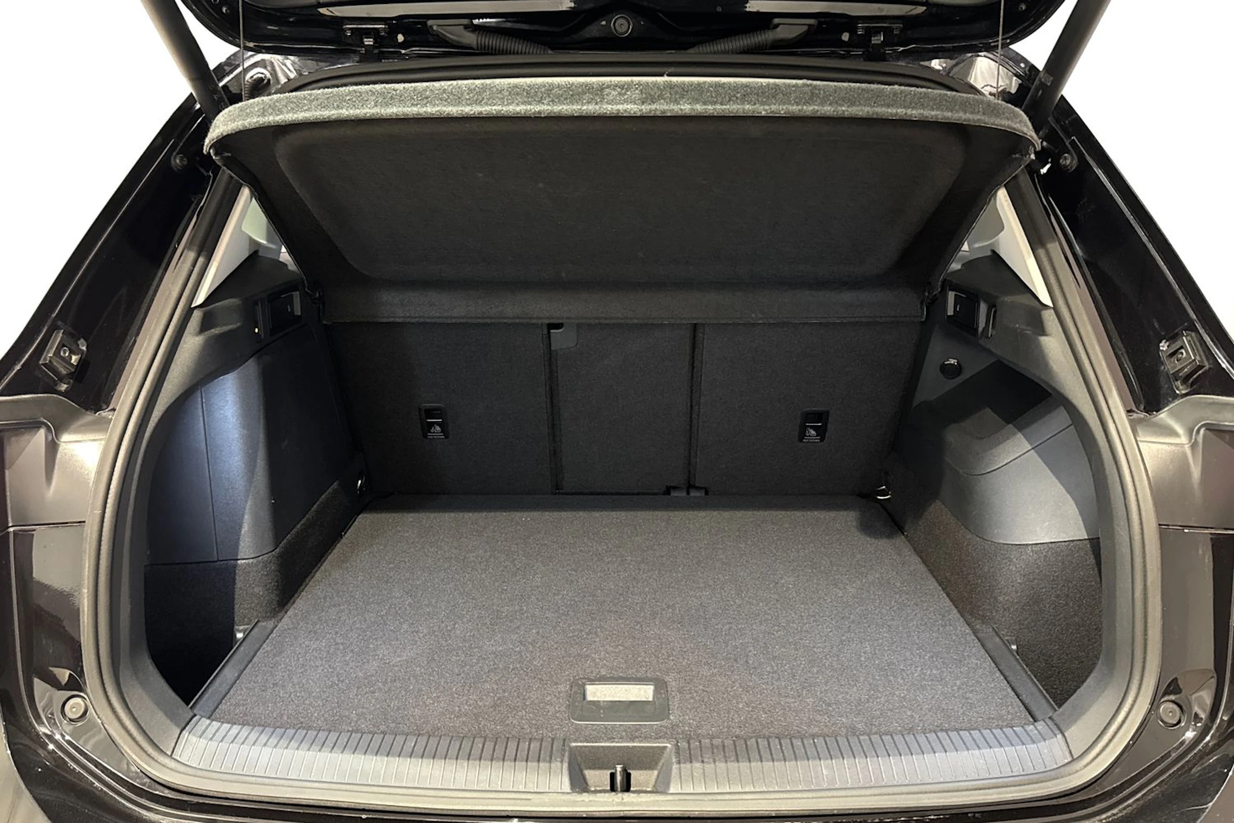 musta Volkswagen Tiguan 2024 kuva 16.
