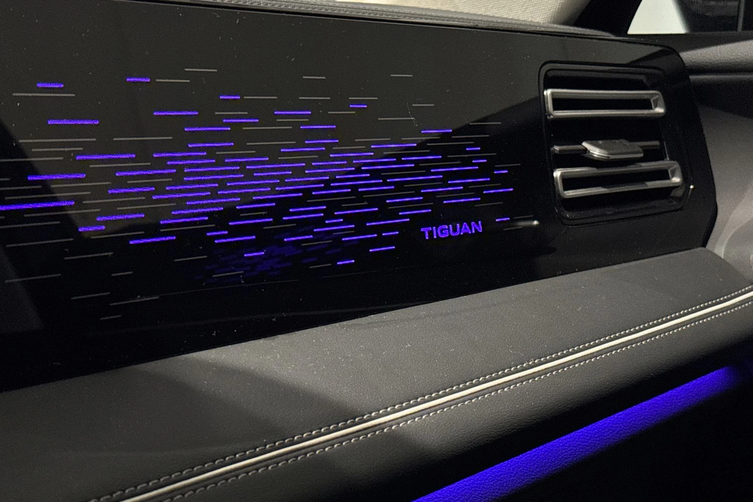 musta Volkswagen Tiguan 2024 kuva 42.