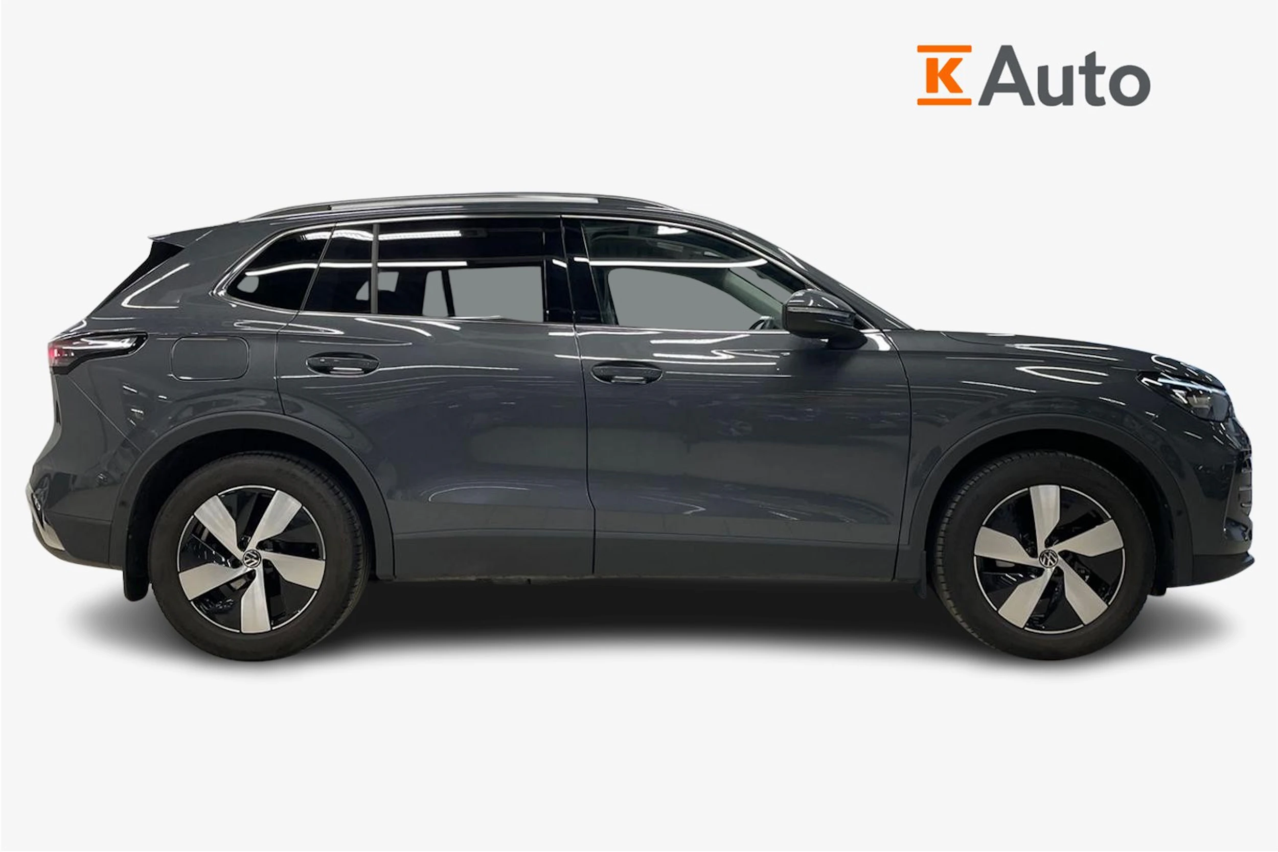 Harmaa Volkswagen Tiguan 2024 kuva 5.