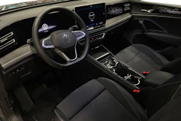 Harmaa Volkswagen Tiguan 2024 kuva 6.