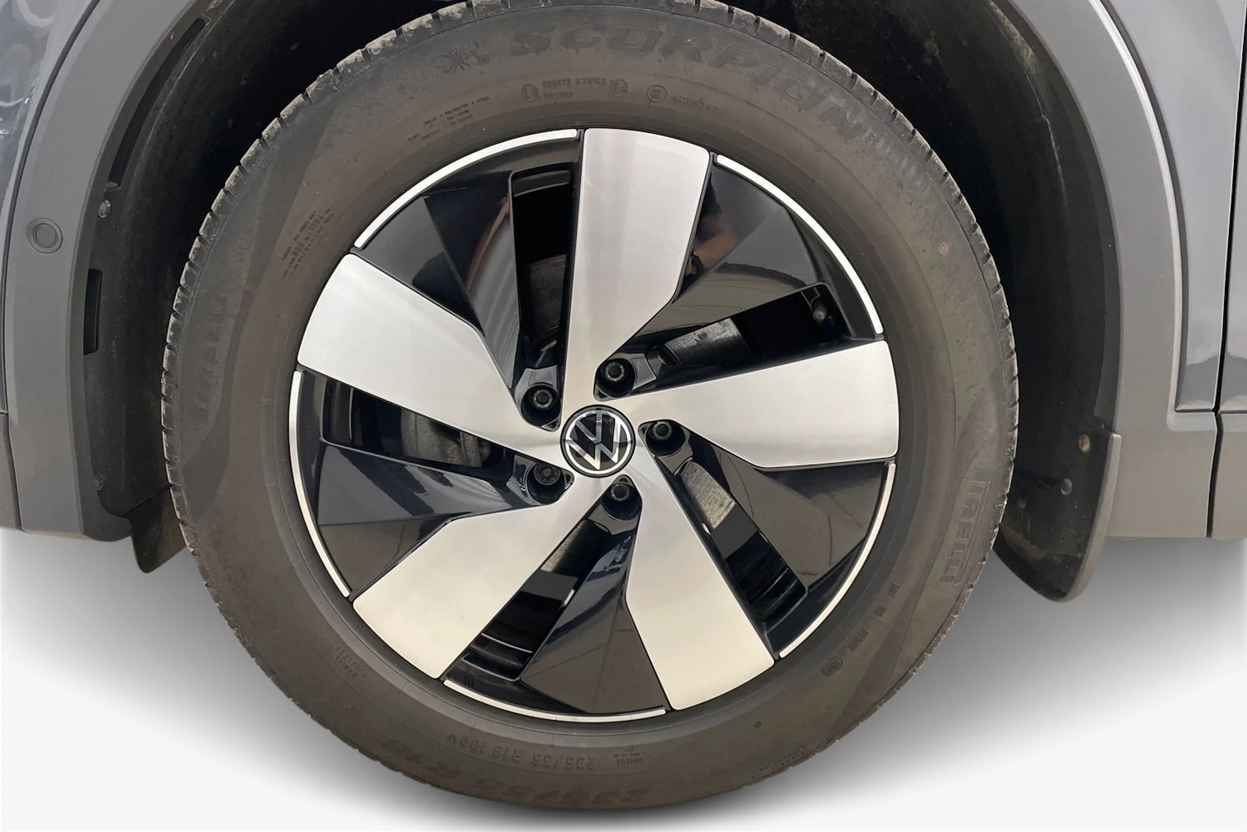 Harmaa Volkswagen Tiguan 2024 kuva 9.