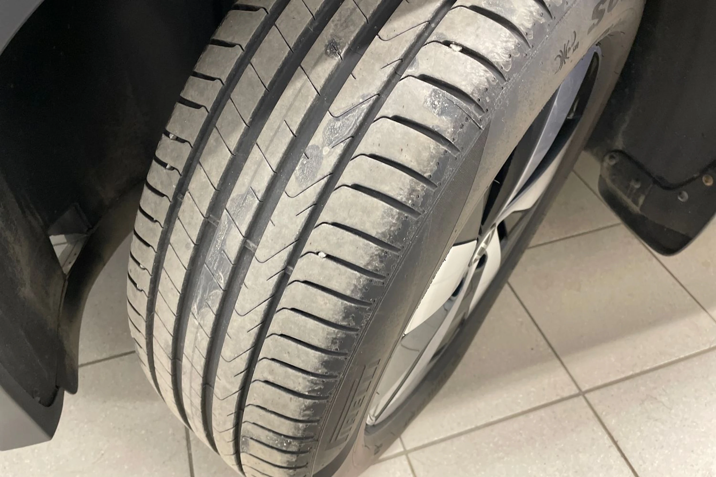 Harmaa Volkswagen Tiguan 2024 kuva 10.