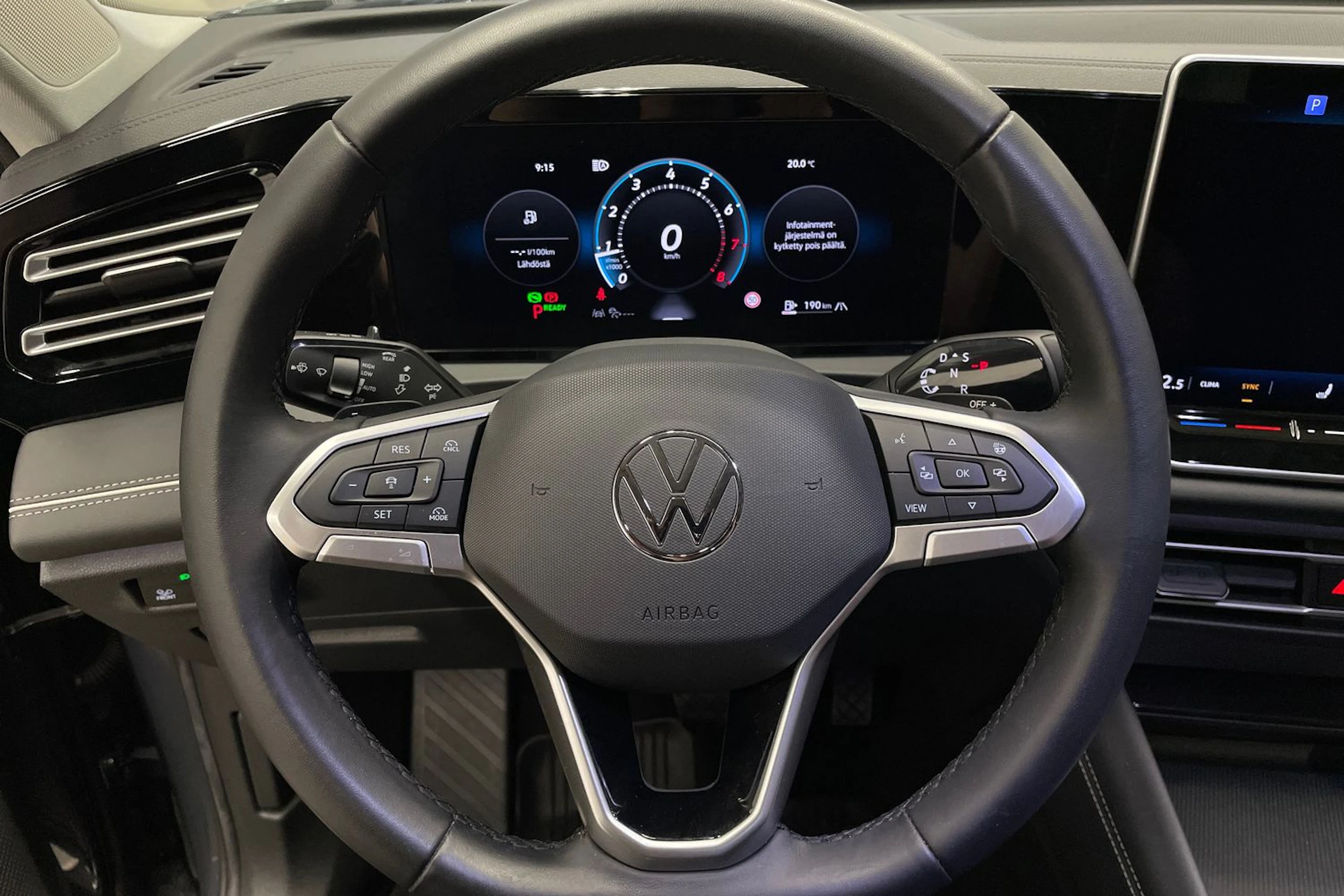 Harmaa Volkswagen Tiguan 2024 kuva 13.