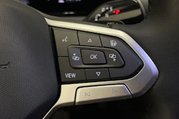 Harmaa Volkswagen Tiguan 2024 kuva 15.