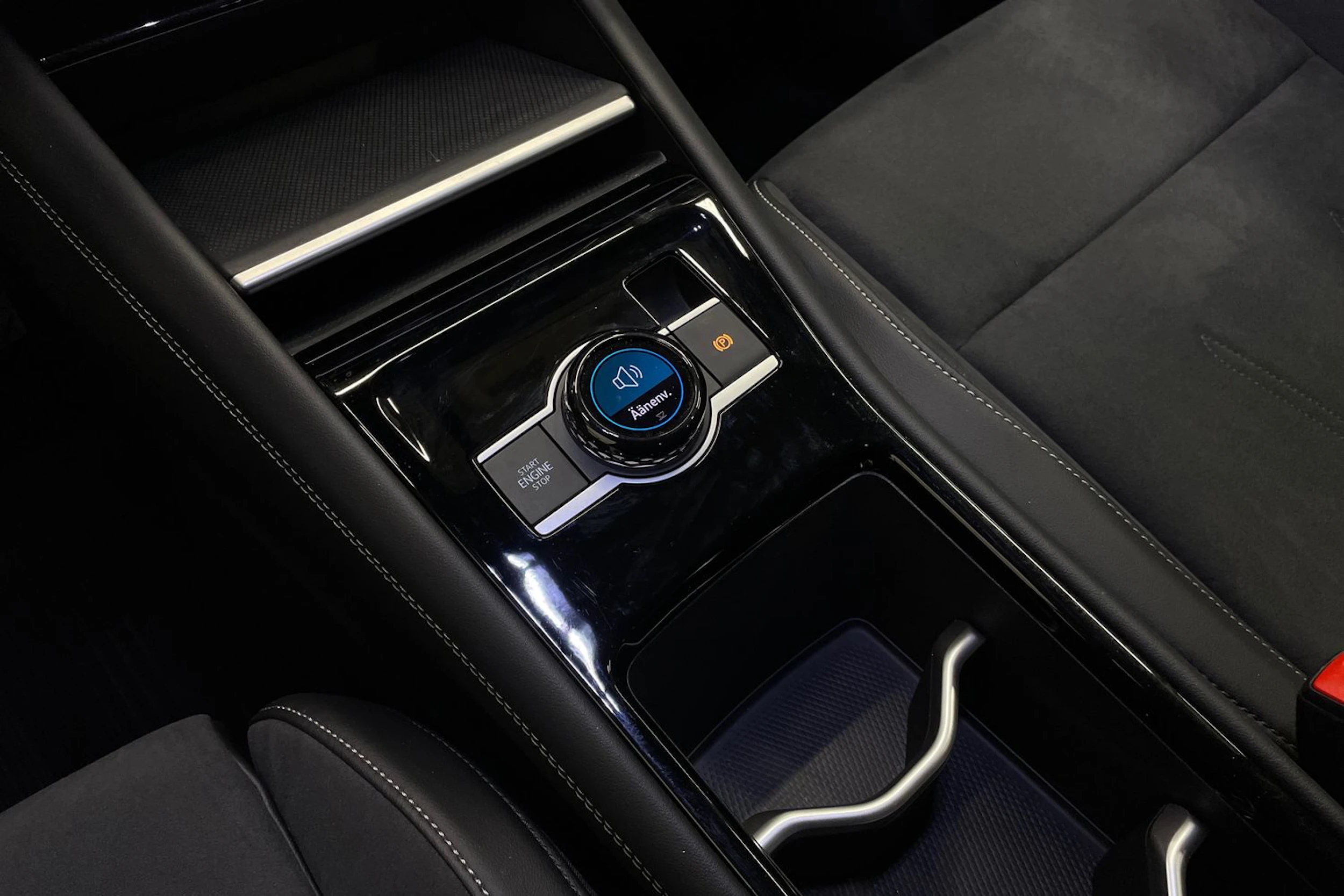 Harmaa Volkswagen Tiguan 2024 kuva 16.